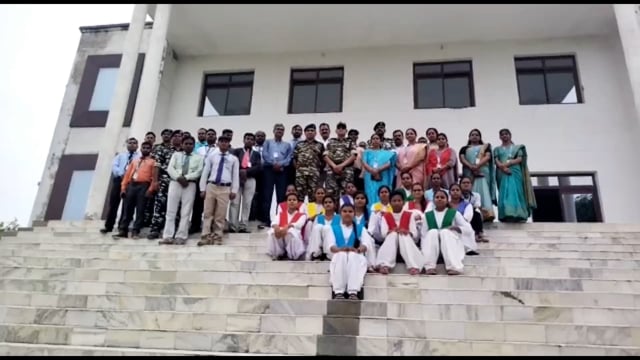 अमेठी: सीआरपीएफ के डीआईजी ने किया पौधरोपण

