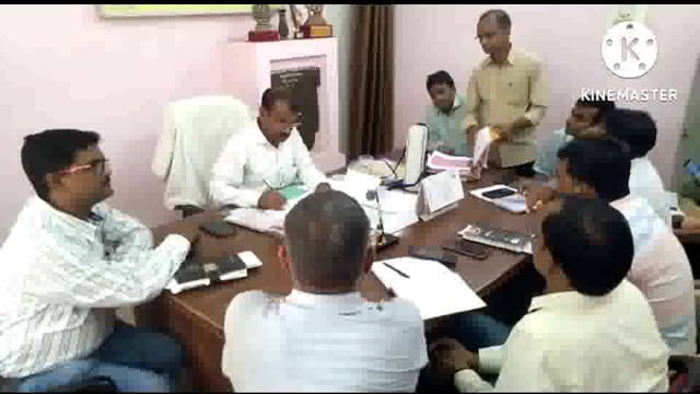 खंड विकास अधिकारी जितेंद्र कुमार सिंह की अध्यक्षता में ब्लॉक में हुई विकास कार्यों की समीक्षा बैठक 