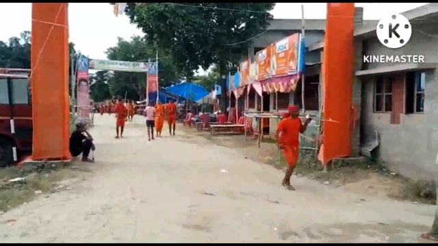 बाबा धाम की यात्रा के लिए निकले कलयुग के श्रवण कुमार ,क्षेत्र के लोगों की लगी लंबी भीड़