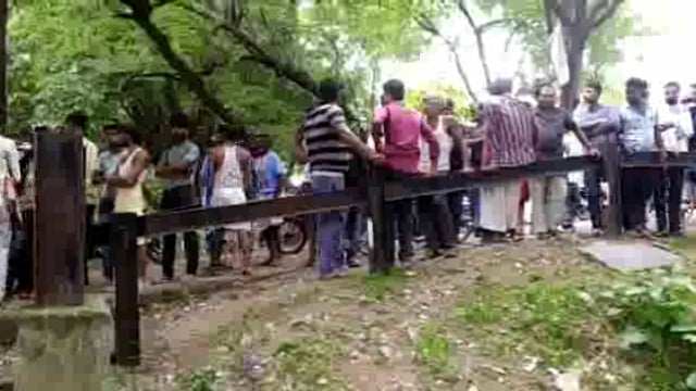 आर्थिक तंगी और गृहकलेश से परेशान युवक ने सोसाइड नोट छोड़ पेड़ से लटककर दी जान