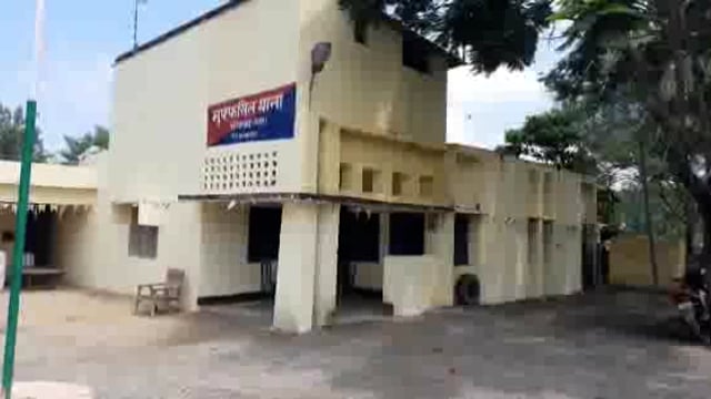 गुरुवार की रात मुफस्सिल थाना की गस्ती गाड़ी पलटी, तीन पुलिसकर्मी हुए घायल,एक को किया गया रेफर