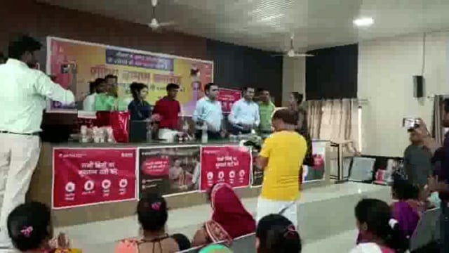 फतेहपुर ब्लॉक सभागार में एयरटेल पेमेंट बैंक द्वारा बीसी सखियों को दिया गया प्रशिक्षण