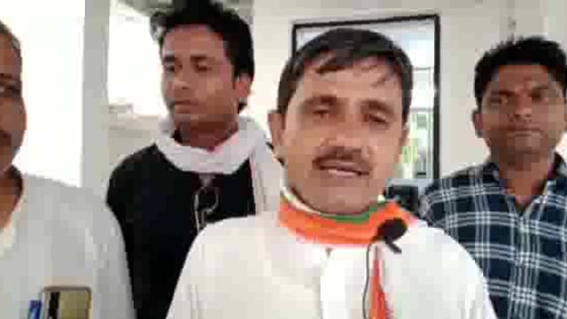 कांग्रेस कार्यकर्ताओं ने महामहिम राष्ट्रपति को संबोधित ज्ञापन जिलाधिकारी को सौंपा