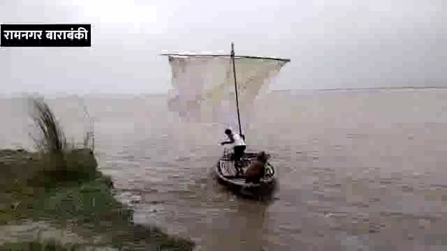 नदी के आगोश में सैकड़ों गांव लाखों ग्रामीण पलायन करने को मजबूर प्रशासन जानकर अनजान 