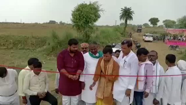 चुनार मिर्ज़ापुर: ब्लाक प्रमुख ने संपर्क मार्ग का किया उद्घाटन
