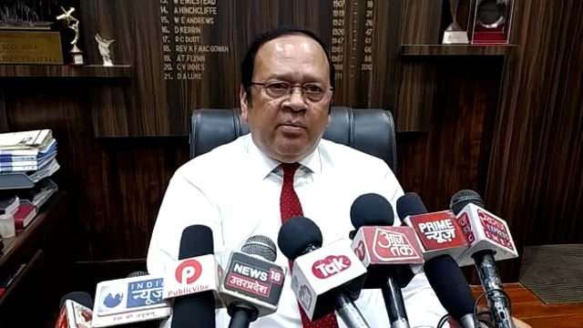 नाम बड़े और दर्शन छोटे बॉयस में चला बम नहीं हुआ कोई घायल