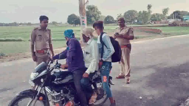 मिश्रौलिया पुलिस ने थाना क्षेत्र में यातायात नियमों का उल्लंघन करने वाले 10 वाहनों से वसूला ₹12000 का समन शुल्क ।