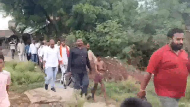 न०पा०प० महमूदाबाद में क्षेत्र विस्तार की प्रक्रिया पूर्ण होने के बाद जनता से मुलाकात करने गांवों को पहुँचे प्रतिनिधि