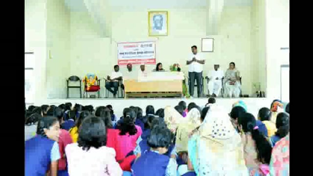 शेटफळे गावचे उपसरपंच विजय देवकर यांनी दहा मुलींचे शैक्षणिक पालकत्व स्वीकारले