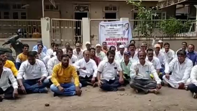 सांगली वखार भागातील हळद व्यापारी राजकुमार सारडा यांनी दोन कोटीचा शेतकऱ्यांना गंडा घातला स्वाभिमानीचे बोंबाबोंब आंदोलन