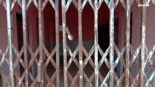 हमीरपुर : मौदहा के खण्डेय में बना सामुदायिक शौचालय में पड़ा ताला