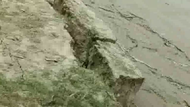 घाघरा नदी के बाढ़ के आगोश में समाई ग्रामीणों की सैकड़ों बीघा जमीन,किसान चिंतित, प्रशासन बेखबर