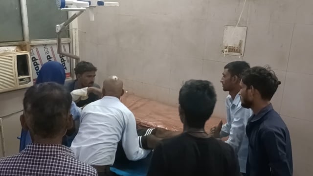 लौकीहा इलाके में बाइक सवार की आवारा जानवर से हुई टक्कर,हादसे में बाइक सवार हुआ घायल