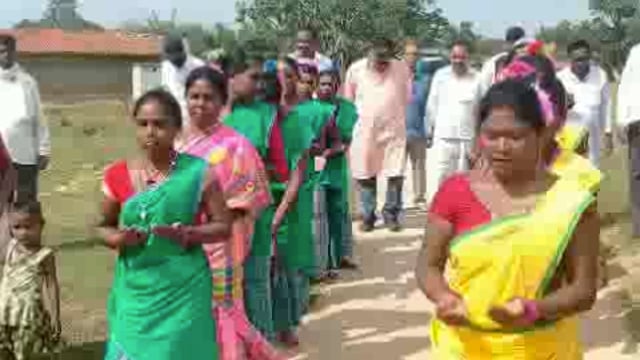 विधायक आपके द्वार कार्यक्रम के तहत गांडेय प्रखंड के विभिन्न क्षेत्रों में डा सरफराज अहमद ने लोगों की सुनी समस्याएं