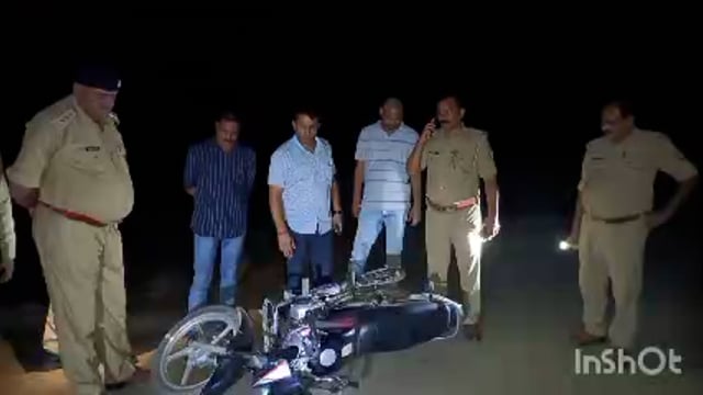 लूट कांड का हुआ खुलासा पुलिस मुठभेड़ में दो आरोपी गिरफ्तार एक को लगी गोली आरोपियों के पास से लूटी गई मोटरसाइकिल बरामद