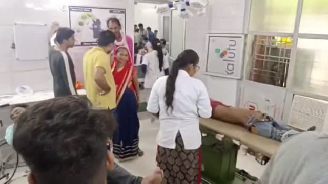 सड़क हादसे में बाइक सवार 2 युवक गम्भीर रूप से घायल