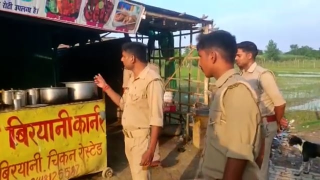 जनपद बहराइच के रामपुर धोबिया हार बाजार में पुलिस ने दी मांस बेचने वालों को चेतावनी कि सोमवार को सारी दुकानें रहेंगी बंद