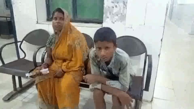 बल्लीकित्ता गांव में किराना दुकान से सामान नहीं खरीदने को लेकर दुकानदार के द्वारा की गई मारपीट मां और पुत्र का है