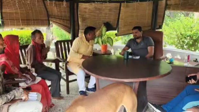 नवाबगंज क्षेत्र अंतर्गत विष्णु हरपुर में जनता दर्शन के दौरान विधायक प्रतीक भूषण शरण सिंह ने लोगों की सुनी समस्याएं