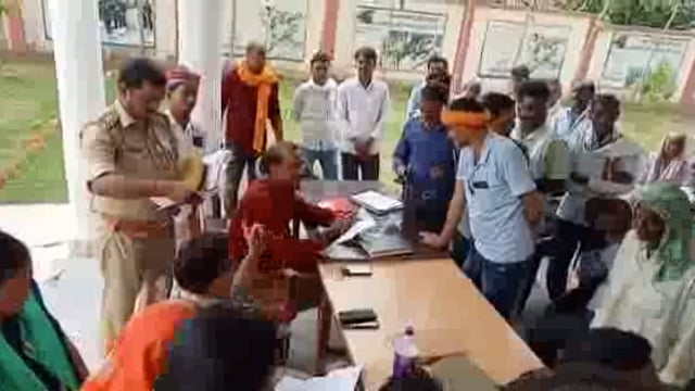 चुनार मिर्ज़ापुर: थाना समाधान दिवस का आयोजन उप जिलाधिकारी नीरज सिंह पटेल ने सुनी फरियाद