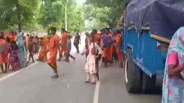 विभिन्न स्थानों से कांवरिया छोटी काशी गोला के लिए हुए रवाना