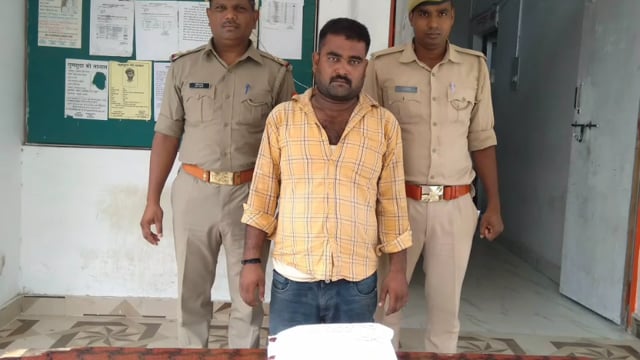 तरबगंज :पुलिस क्षेत्र भ्रमण के दौरान अवैध मादक पदार्थ के साथ एक अभियुक्त को किया गिरफ्तार