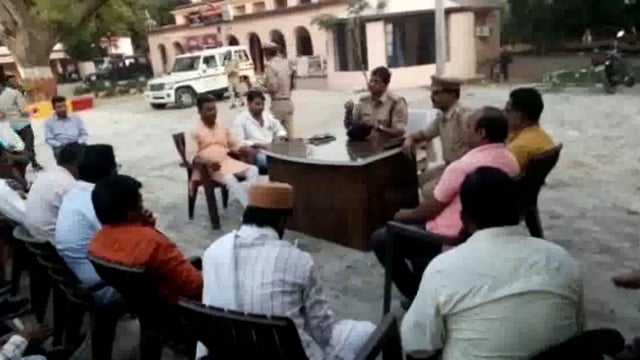 क्षेत्राधिकारी की अध्यक्षता में आगामी त्यौहार को लेकर पीस कमेटी की बैठक आयोजित की गई बैठक के दौरान संभ्रांत नागरिक मौजूद