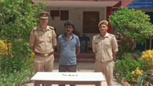 कटराबाजार: पुलिस में गोवध निवारण अधिनियम का वांछित  अभियुक्त को मुखबिर खास की सूचना पर किया गिरफ्तार