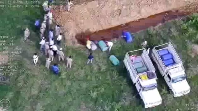 प्रतापगढ़ जिले के हथिगवा  में अवैध शराब की फैक्ट्री का हुआ भंडाफोड़ न्यायालय के आदेश पर बनानेवाले सामान हुए नष्ट