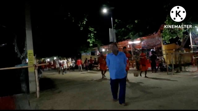 बाबा नगरिया दूर है, जाना जरूर है। नारे के साथ गुंजा कांवरिया पथ, जल चढ़ाने उमड़ी बमों की भीड़