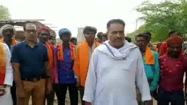 गरौठा में भाजपा कार्यकर्ताओं ने द्रोपति मुर्मू के राष्ट्रपति बनने पर आदिवासियों के साथ मनाया जश्न
