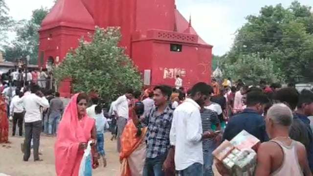 वजीरगंज के बाबाबालेश्वरनाथ मंदिर पर सावन के दूसरे सोमवार पर हुआ लाखों श्रद्धालुओं का जमावड़ा सुरक्षा के बीच किए जलाभिषेक