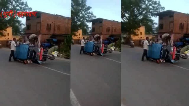 नगर नानपारा में बिना नंबर के ई ई-रिक्शा धड़ल्ले से चल रहा है लोडिंग के चलते गल्ला मंडी बाईपास के पास ई रिक्शा पलट गया 