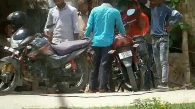 शोहरतगढ़ थाना क्षेत्र के महला महली चौराहे पर वाहन चेकिंग के नाम पर धन उगाही 