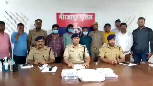 बैंक के कर्मचारियों से हुई लूट का पुलिस ने किया खुलासा एक को मुठभेड़ में और तीन साथियों को अन्य जगह से किया गिरफ्तार