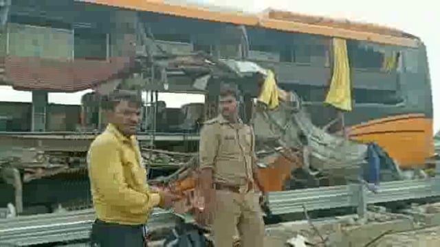 क्षेत्र में हुए भीषण सड़क हादसे में 8 लोगों की दर्दनाक मौत डेढ़ दर्जन से अधिक लोग हुए घायल, 3 की हालत नाजुक