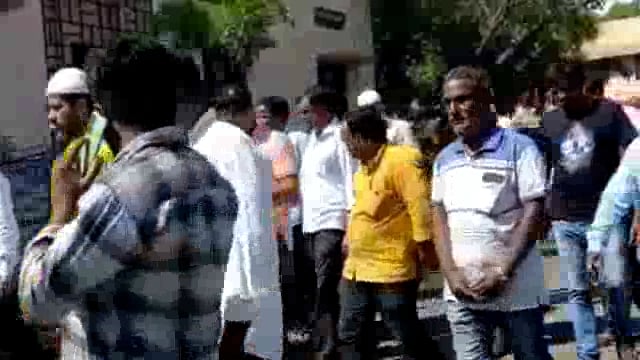 शहरातील व्यापाऱ्यांनी प्लॅस्टिकच्या कोणत्या पिशव्याचा वापर करावा,उपजिल्हाधिकाऱ्याकडे केली मागणी