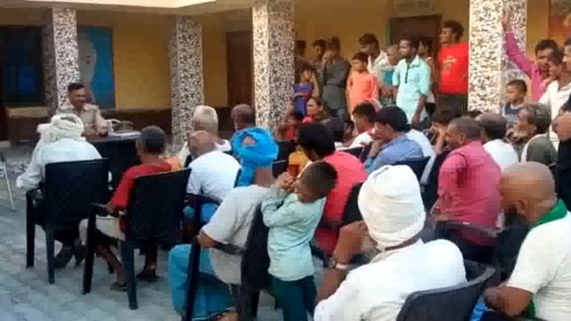 आगामी त्योहार मोहर्रम को लेकर  गौरडीह बाजार में मिश्रौलिया पुलिस द्वारा हिन्दू मुस्लिम दोनों समुदाय के लोगों के साथ की ग