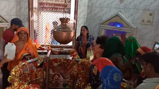 शिवपुर पांती मंदिर पर उमड़ी श्रद्धालुओं की भीड़,जयकारों से गूंजे शिवालय