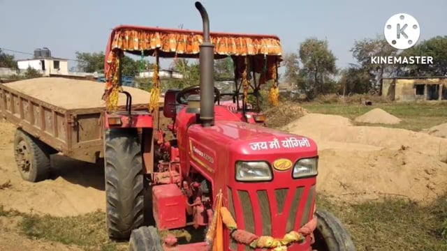 सकरगंज गांव के समीप मुख्य सड़क से बालू लदा ट्रैक्टर जप्त , चालक गिरफ्तार