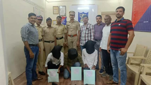 आटपाडी दिघंची रस्त्यावर महाराष्ट्रीयन ढाब्यावर गोळीबार तीन जण पोलिसांच्या ताब्यात


