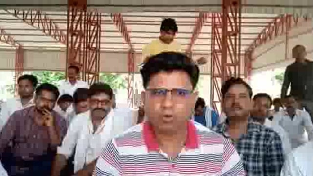 सीतापुर के विकासखंड महमूदाबाद में ग्राम प्रधानों ने कार्य बहिष्कार करने का किया ऐलान ,कराये गए कार्यो का नहींहुआ भुगतान 