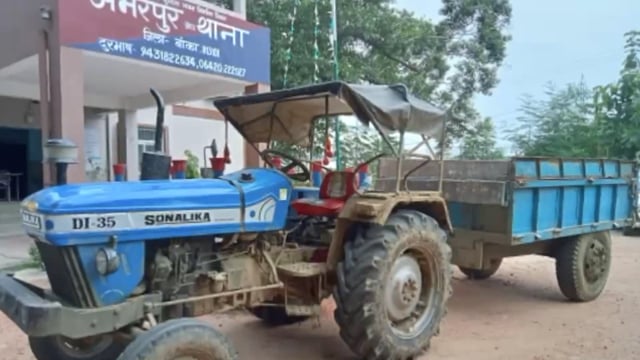 अमरपुर पुलिस ने भदरिया गांव से अवैध बालू लदा एक ट्रैक्टर किया जप्त अंधेरे का फायदा उठाकर चालक भागने में हुआ सफल