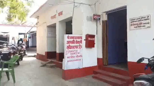 पंजवारा पुलिस ने सोमवार की देर रात एक स्कॉर्पियो से भारी मात्रा में शराब किया बरामद।
