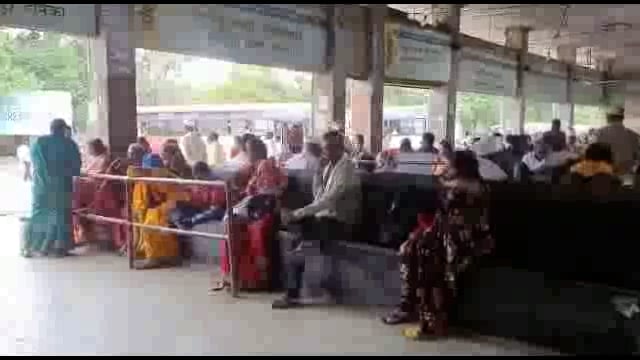 मध्यवर्ती बस्थानक मृत्यूच्या सापळ्यात,प्रवाशांच्या जीवाशी खेळ सुरू
