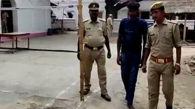 जनपद बहराइच थाना खैरी घाट के पुलिस में एक देशी कट्टा व जिंदा कारतूस के साथ एक आरोपी को किया गिरफ्तार  भेजा न्यायालय