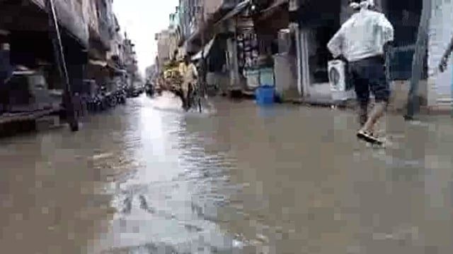 चुनार मिर्ज़ापुर: मूसलाधार बारिश से अहरौरा नगर की सड़कें हुई जलमग्न