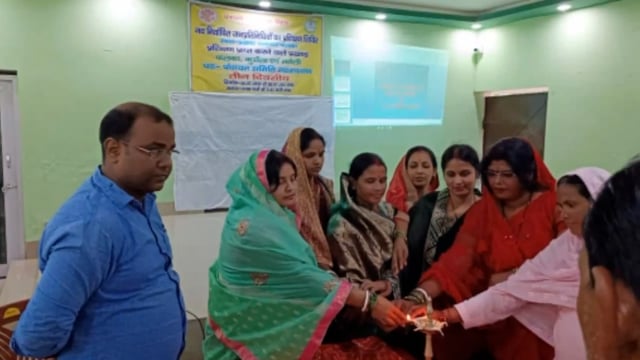 फलका प्रखंड मुख्यालय के परिसर में स्थित बैठक हॉल में तीन दिवसीय गैर आवासीय प्रशिक्षण का आयोजन किया गया है