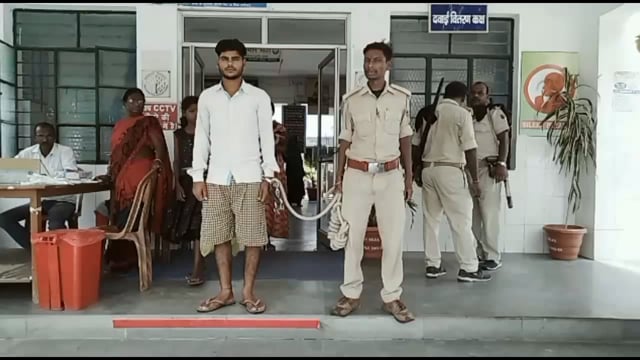 सतमी गांव से देशी हथियार के साथ एक व्यक्ति को धमदाहा थाना पुलिस ने  गिरफ्तार कर फलका पुलिस को सुपुर्द कर दिया