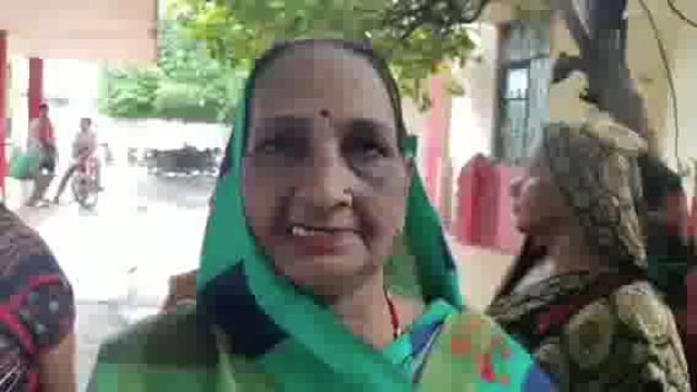 कोंच,कैद में 'शिव': कोंच में क्यों कैद हैं भगवान शिव पुलिस से ताला खुलवाने की मांग महिलाओं ने की